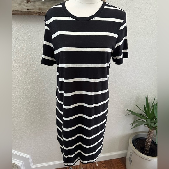 Evereve Sanctuary One and Only‎ Black and White t-shirt Dress Casual Large NWT - Picture 1 of 7